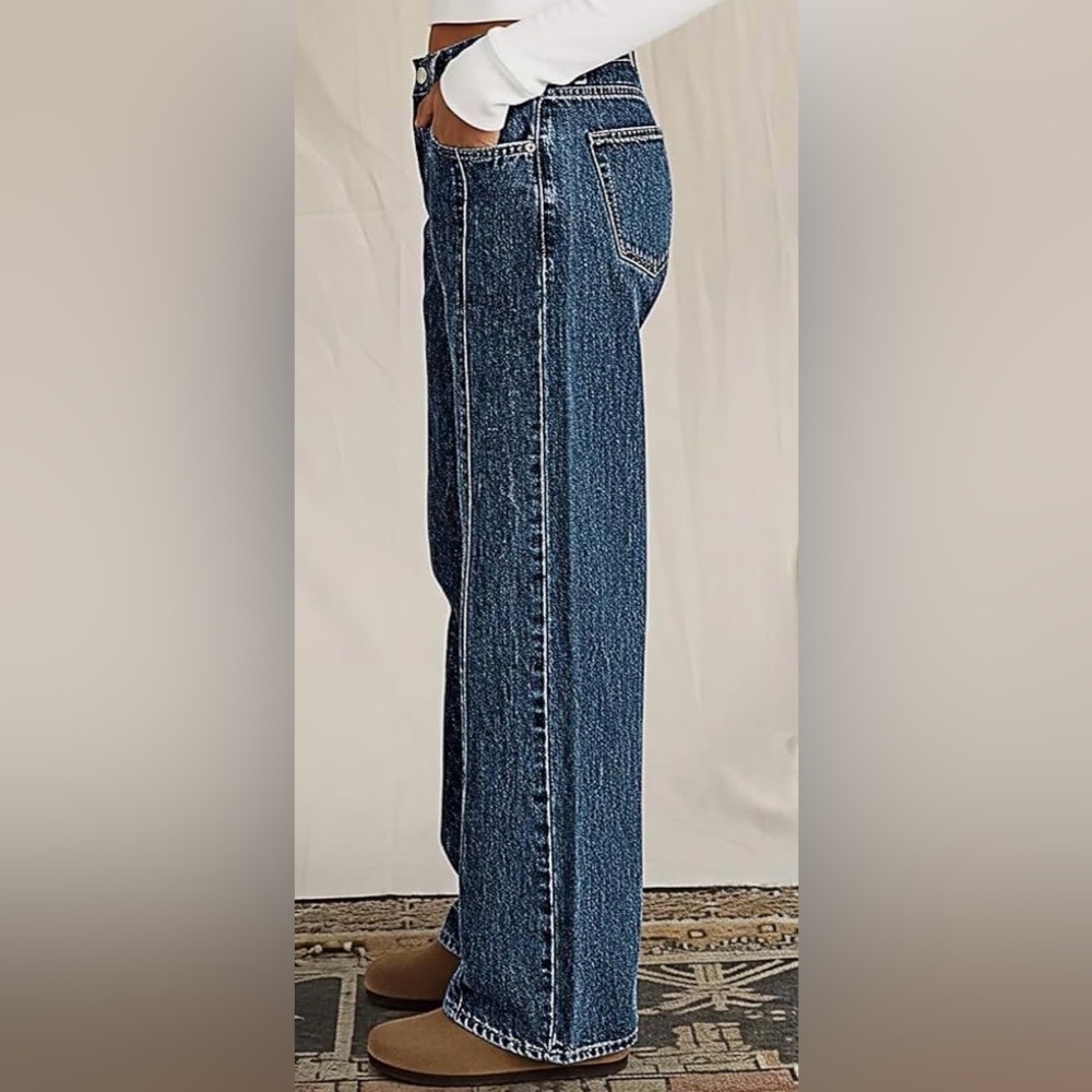 Mid-Rise Straight Leg Women's Jeans in Dark Indigo - Picture 3 of 8
